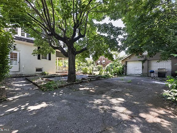 5th image of 204 E Main St
