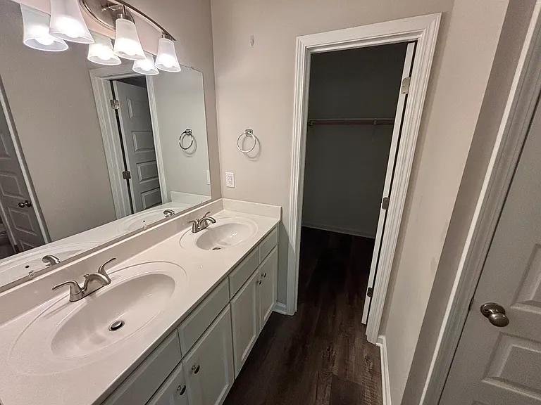 1 Lambeth Dr — Photo 11