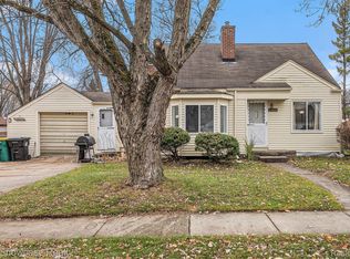 22069 Albion Ave, Farmington Hills, MI 48336