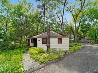 48 Maysenger Rd, Mahwah, NJ 07430