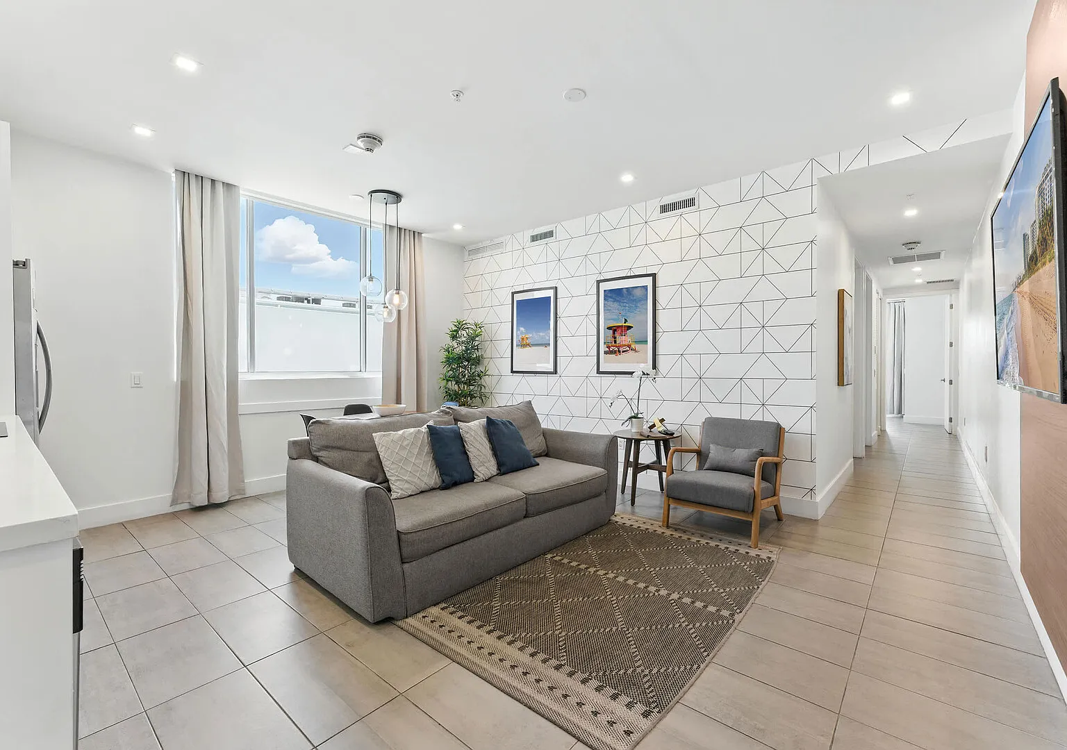 Modern South Beach 2 Bedroom Gem — Photo 3