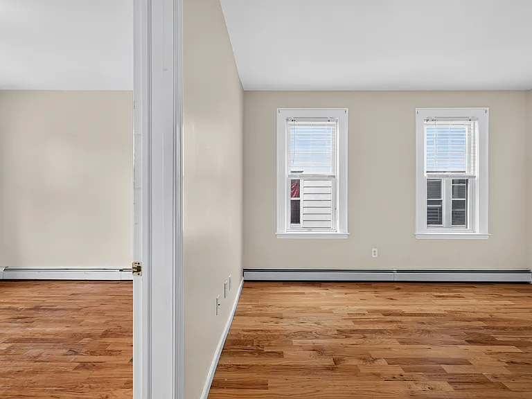 21 Robert Pl #2R — Photo 18
