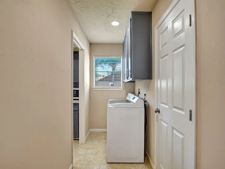 21902 Meadowhill Dr — Photo 20