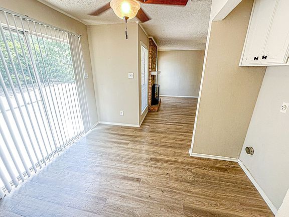 3rd image of 209-211 W Gruver Cir