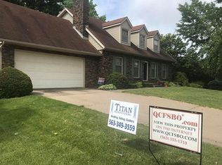 1745 E 43rd St, Davenport, IA 52807