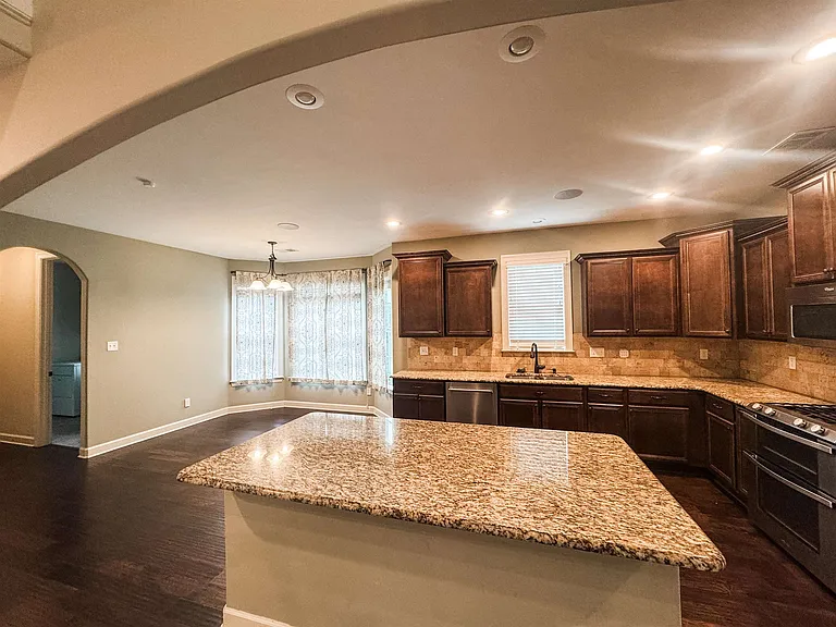 1229 Grainfield Cv — Photo 6
