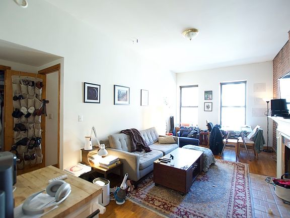 2nd image of 120 W 75th St APT 4B
