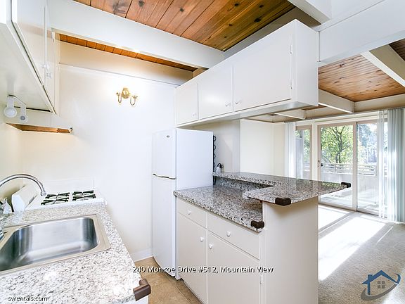 5th image of 240 Monroe Dr #512