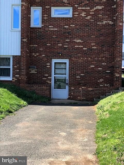 1st image of 117 Green St APT 6