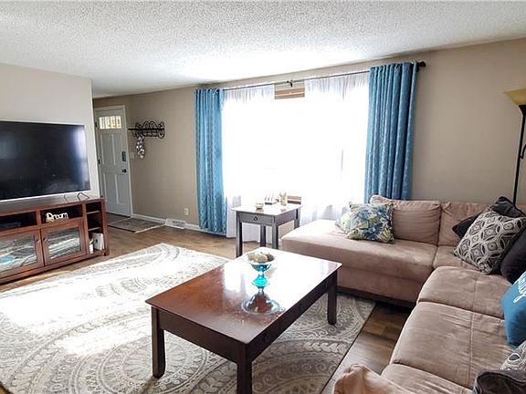 4th image of 441 Colonial Dr