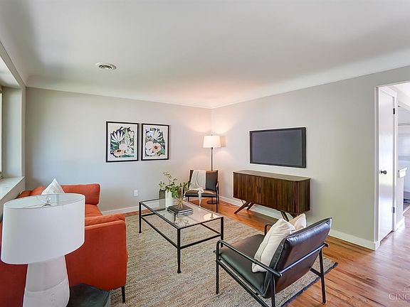 3rd image of 3280 Greenway Ave