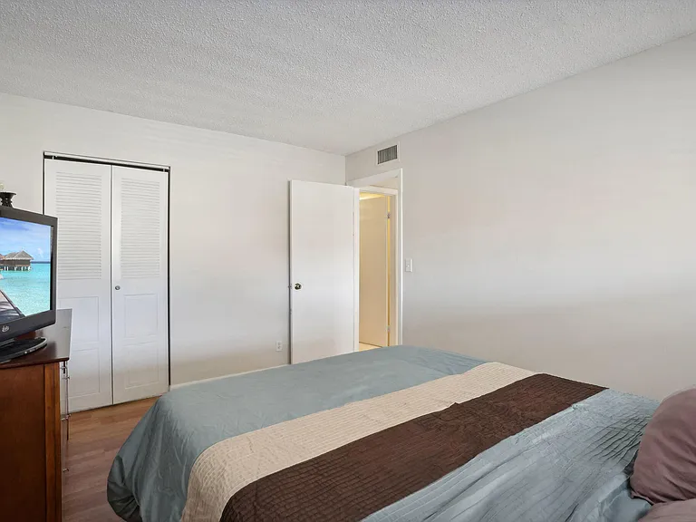2825 SW 22nd Ave #201 — Photo 19