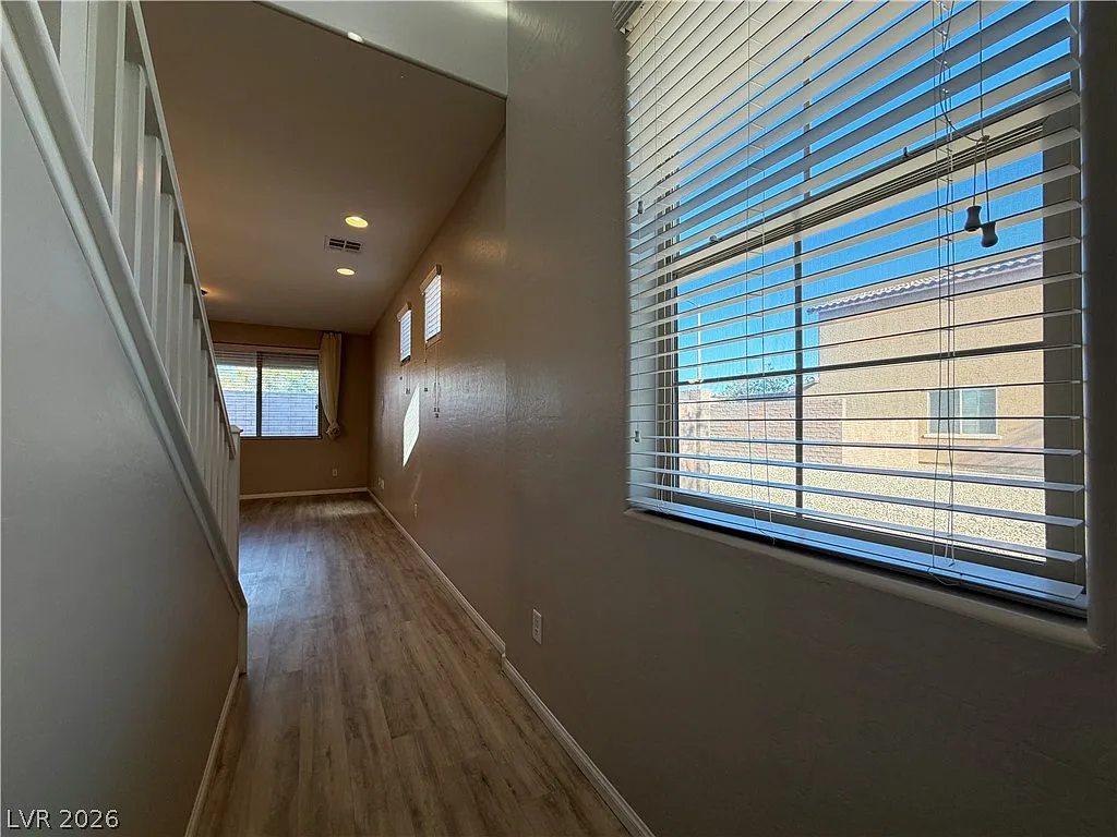3 bed, 2.5 bath, 1734 sqft, $2,350 — Photo 3