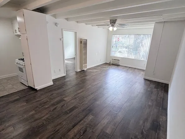 Cedros Gardens - Villa Portofino Apts, LP, 8505 Cedros Ave #101, Panorama City, CA 91402