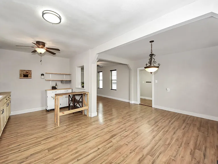 215 E Saint Charles Dr — Photo 13