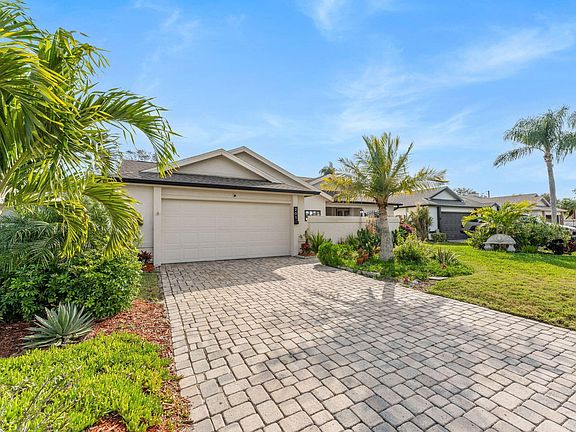 2nd image of 201 Oak Haven Dr