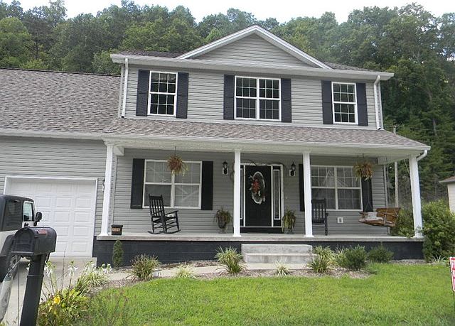 1st image of 147 Stoney Brook Dr