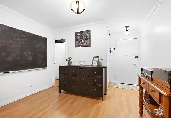 4th image of 400 E 77th St APT 1G