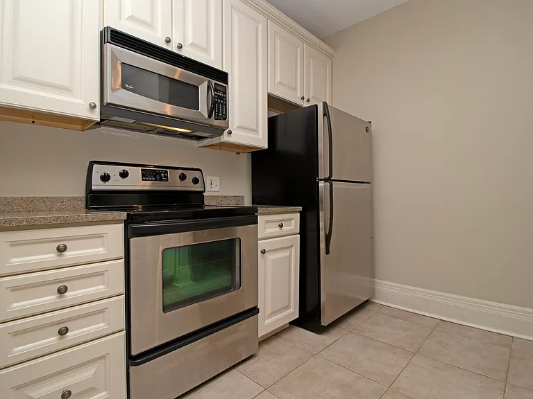 598 Summit Ave #3 — Photo 6
