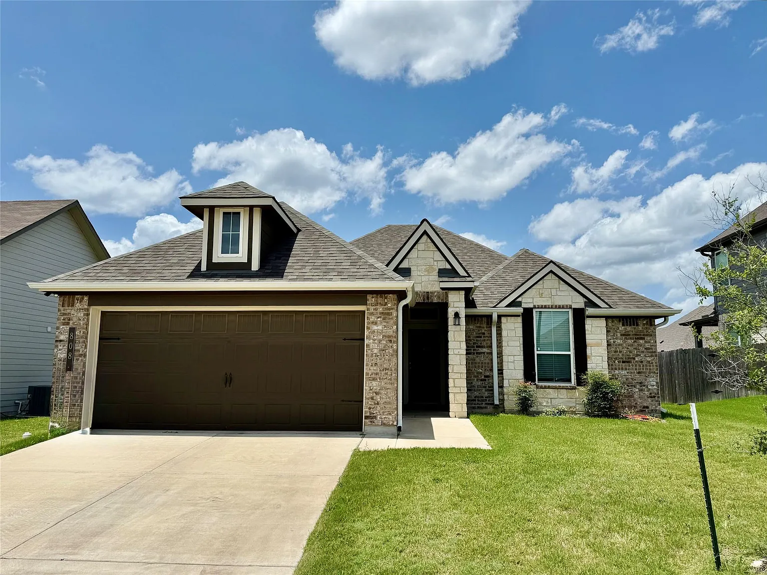 3 bed, 2.0 bath, 1600 sqft, $1,925 — Photo 1