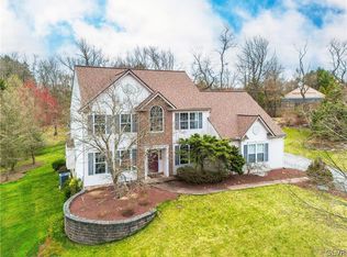 7055 Maple Ct, Coopersburg, PA 18036