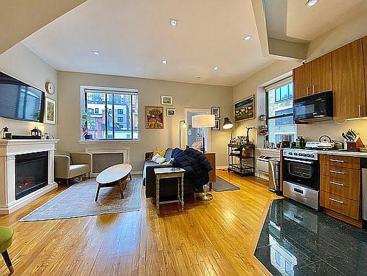 3rd image of 9 W 70th St APT 5r