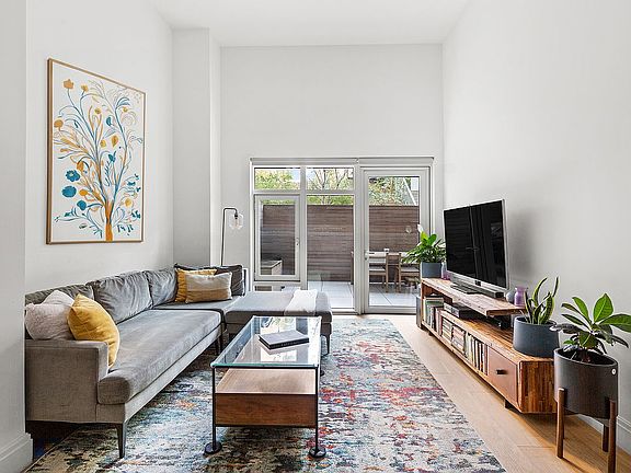 2nd image of 185 18th St #101