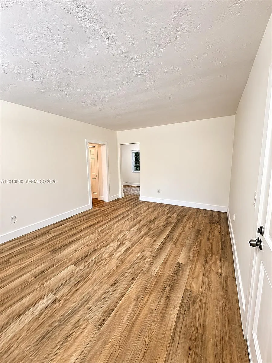 Building Photo - 125 Edgewater Dr #9