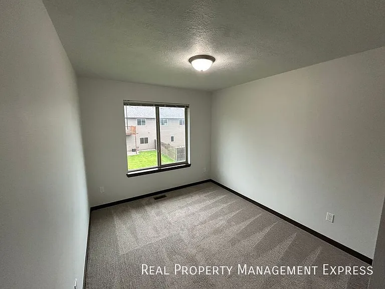 2214 S Ronsiek Ave — Photo 16