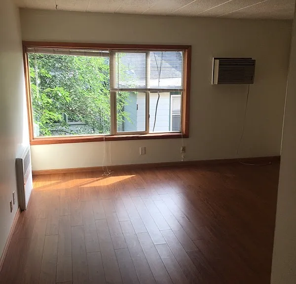 2715 Dupont Ave S — Photo 8