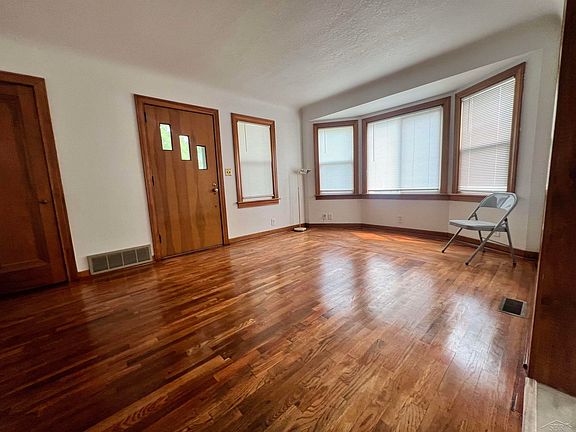 3rd image of 3035 Schaefer St