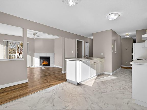 2nd image of 2647 Muir Rd #202