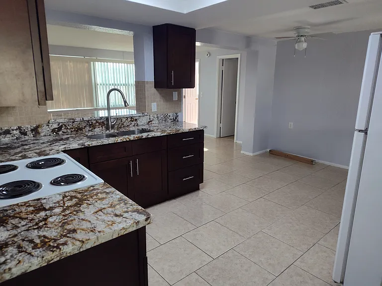 10811 Oldham Rd — Photo 15