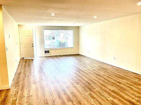 3rd image of 118 147th Ave SE APT 1