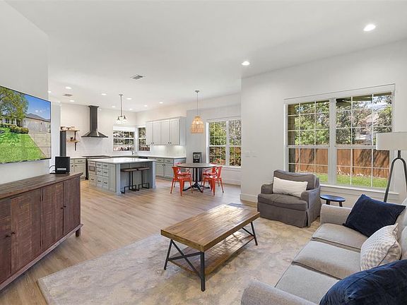 5th image of 110 Fox Hollow Dr
