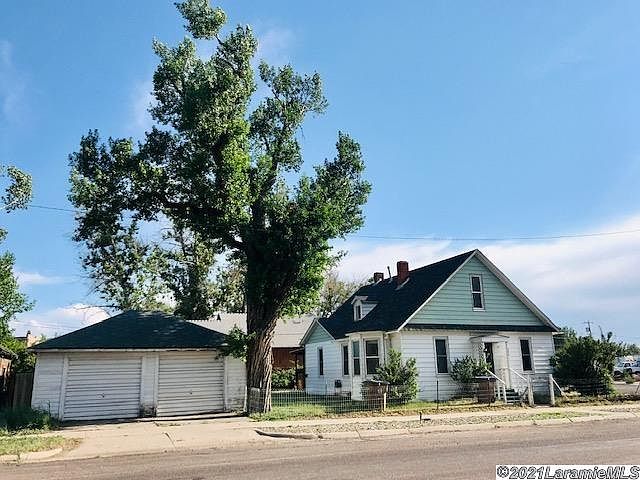 1st image of 370 W Grand Ave