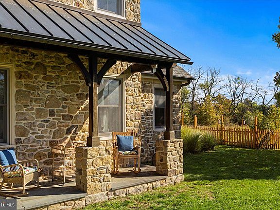 5th image of 26 Wormansville Rd