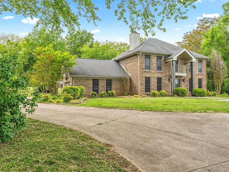 108 Rolling Meadow Dr — Photo 2