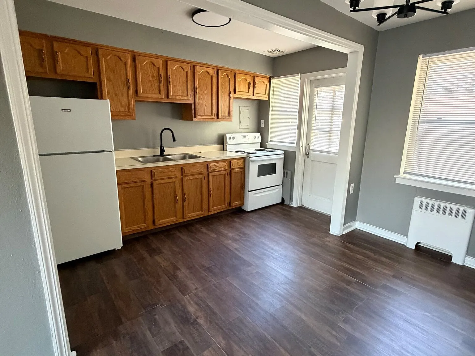 One Bedroom Apartment — Photo 4