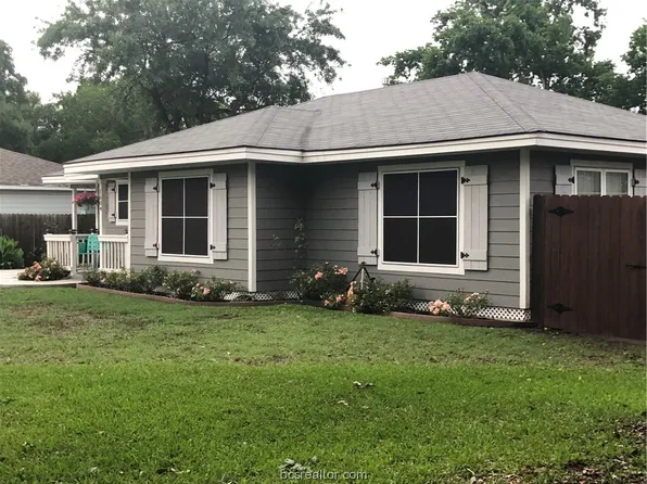 1604 E 28th St, Bryan, TX 77802