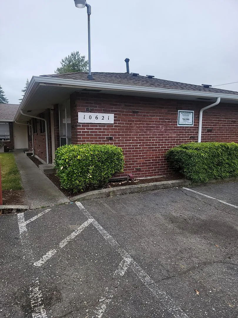 Convenient Lakewood Location. 1 bedroom $1395.00 includes most utilities — Photo 1