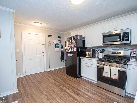 4th image of 211 Rutland Cir