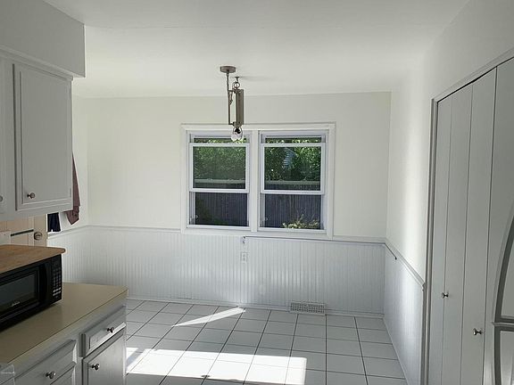 5th image of 1241 Hollywood St NE