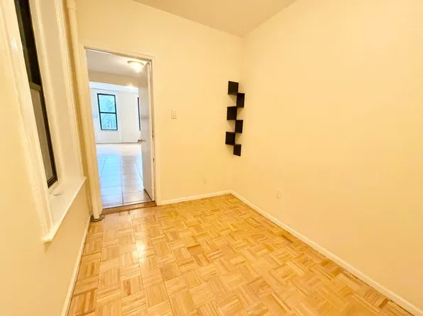 320 East 59th Street image 9 of 13