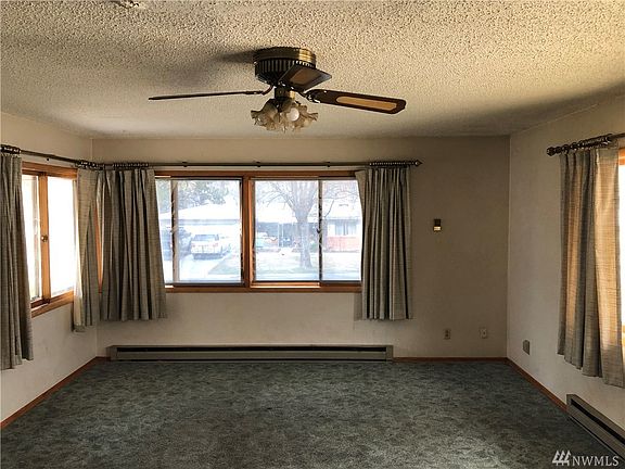 3rd image of 1029 River Dr