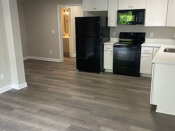 5th image of 2040 Thurmond St