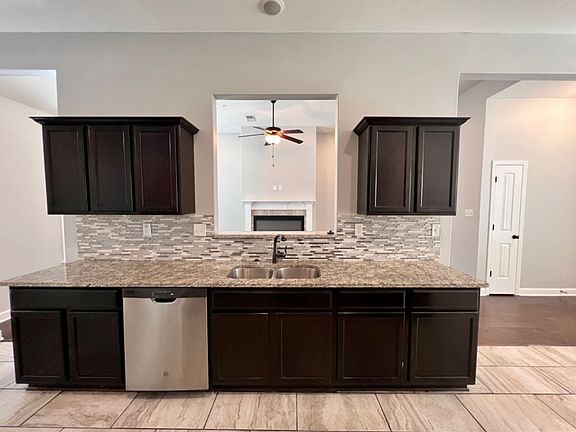 3rd image of 8847 Glen Cir