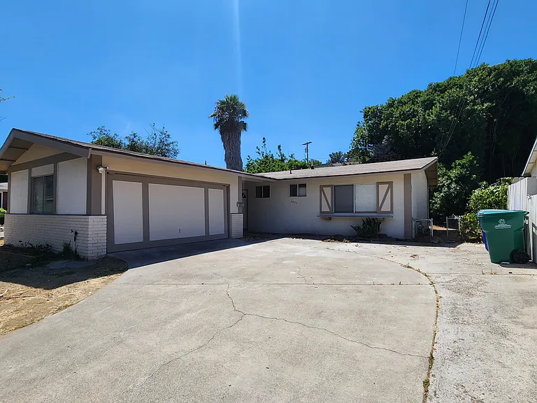 4654 Diane Ave — Photo 2
