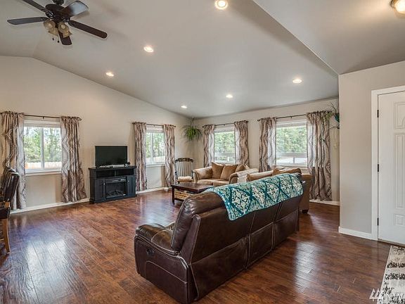 3rd image of 16 Ambrosia Ln