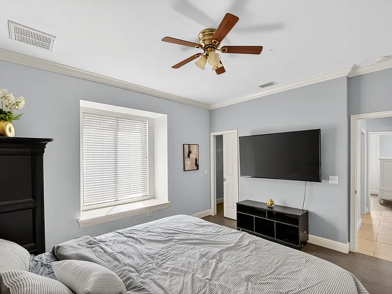 207 Kindred Blvd — Photo 9